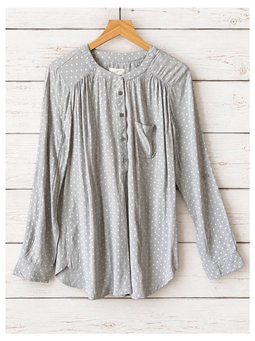 ANN TAYLOR LOFT Button Front Long Sleeve Top in Gray/White Polka Dot SMALL
